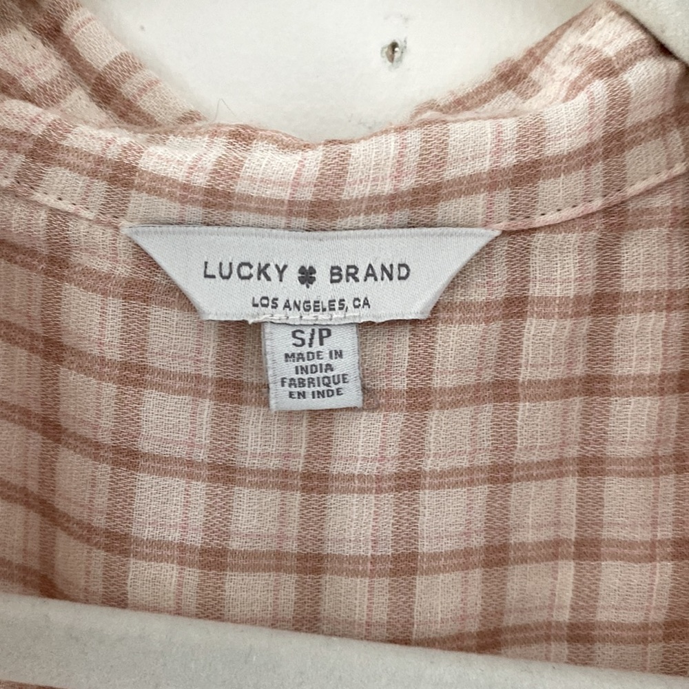 Light button down - Picture 2 of 3